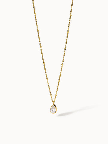 Felice Kette von PURELEI, goldene Edelstahlkette mit weißem Zirkonia-Tropfen, elegant und zeitlos feminin.