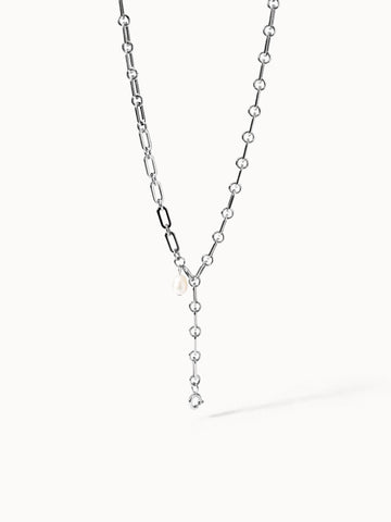 Silberne Kette mit Perle, PURELEI, modern und elegant, minimalistische Ästhetik.