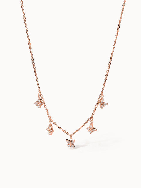 Roségoldene Kette mit Schmetterlingen, funkelnd und elegant, von PURELEI.
