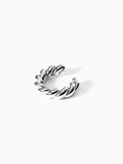 Silberner Ring mit gedrehter Struktur, elegant und modern, von PURELEI.