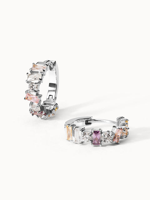 Silberne Creolen mit rosa und klaren Steinen, elegant und funkelnd, von PURELEI.