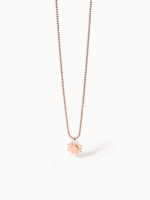 Roségoldene Kette mit Sonnenanhänger, PURELEI, elegant und strahlend.