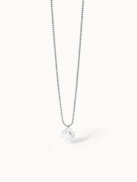 Silberne Kette mit Sonnenanhänger, PURELEI, elegant und strahlend.