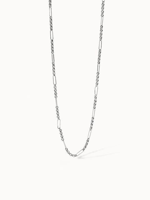 Silberne Kette mit modernen Gliedern von PURELEI, elegant und zeitlos.
