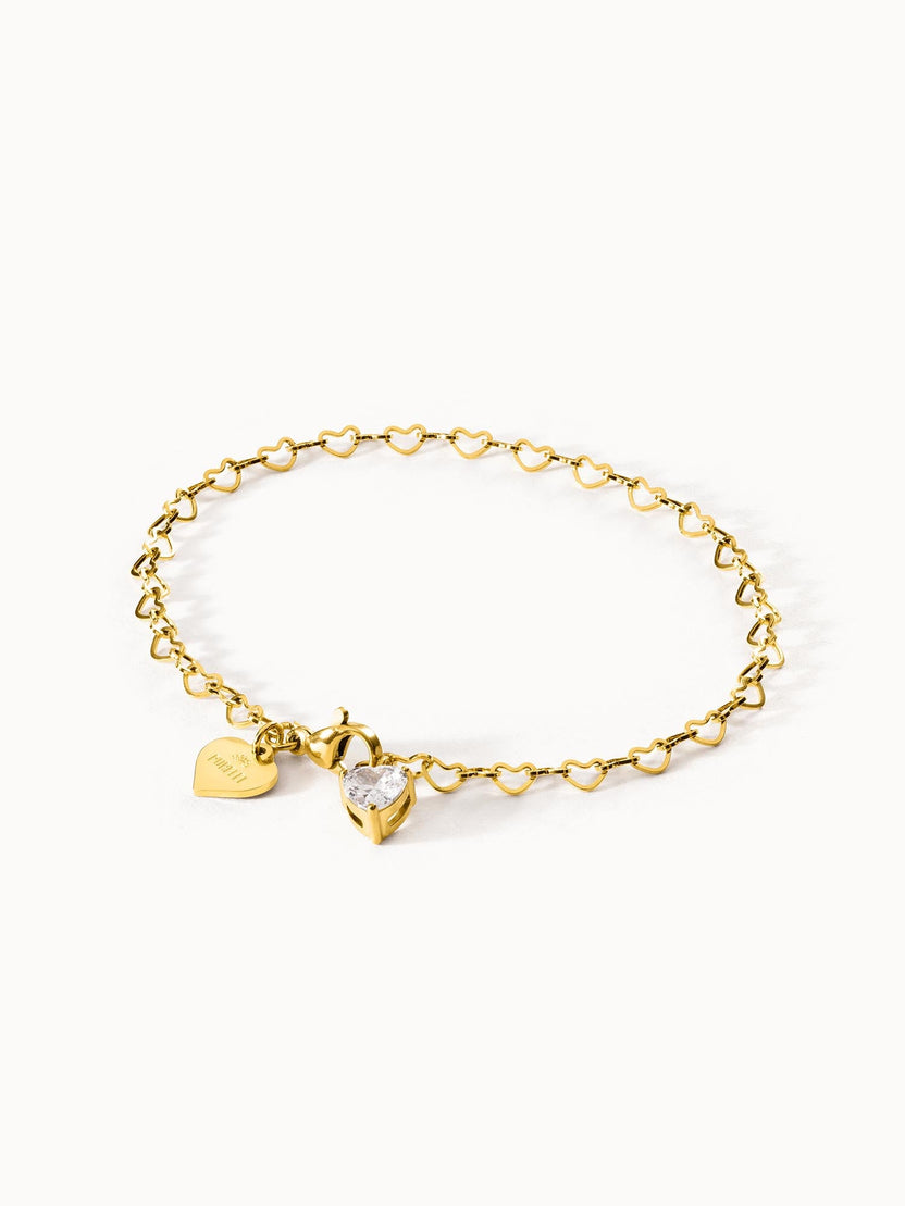 Goldenes Armband mit Herzdesign und Kristallanhänger von PURELEI.