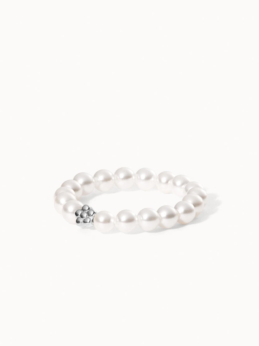 Anxiety Shiny Bloom Ring aus weißen Muschelperlen mit kleiner Blüte, elastisch, elegant – PURELEI Schmuckstück.