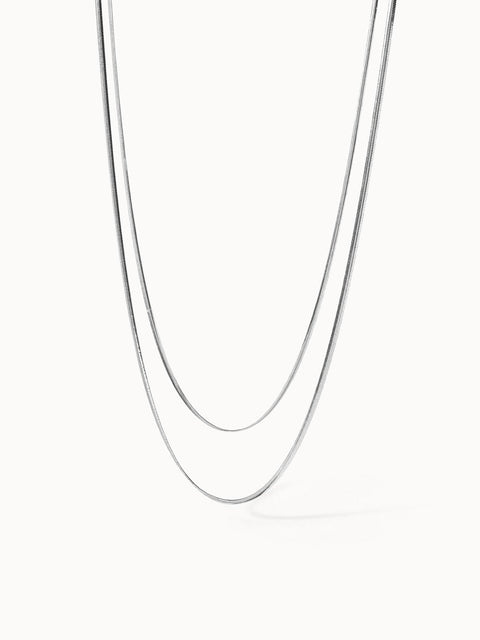 Zweireihige Silberkette von PURELEI, elegant und modern, auf weißem Hintergrund.