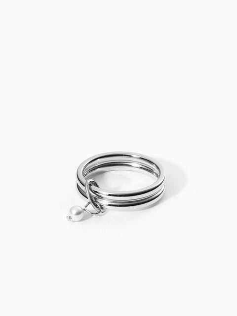 Silberner Ring mit Perle und geschwungenem Design von PURELEI, elegant und modern.