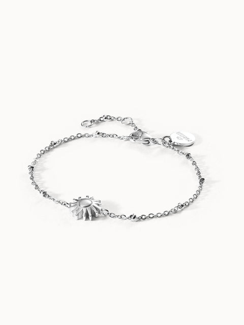 Silbernes Armband mit Sonnenmotiv, elegant und modern, von PURELEI.
