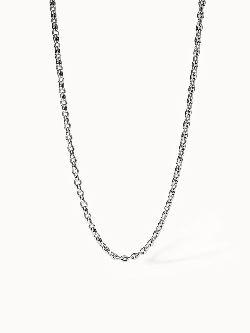 PURELEI Atlas Kette in nickelfreiem Silber mit markantem Schiffsanker-Design, clean & elegant präsentiert.