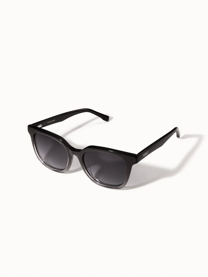 {"color":"Grey", "type":"lead_image"}