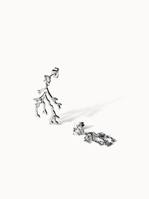 {"color":"Silver", "type":"lead_image"}