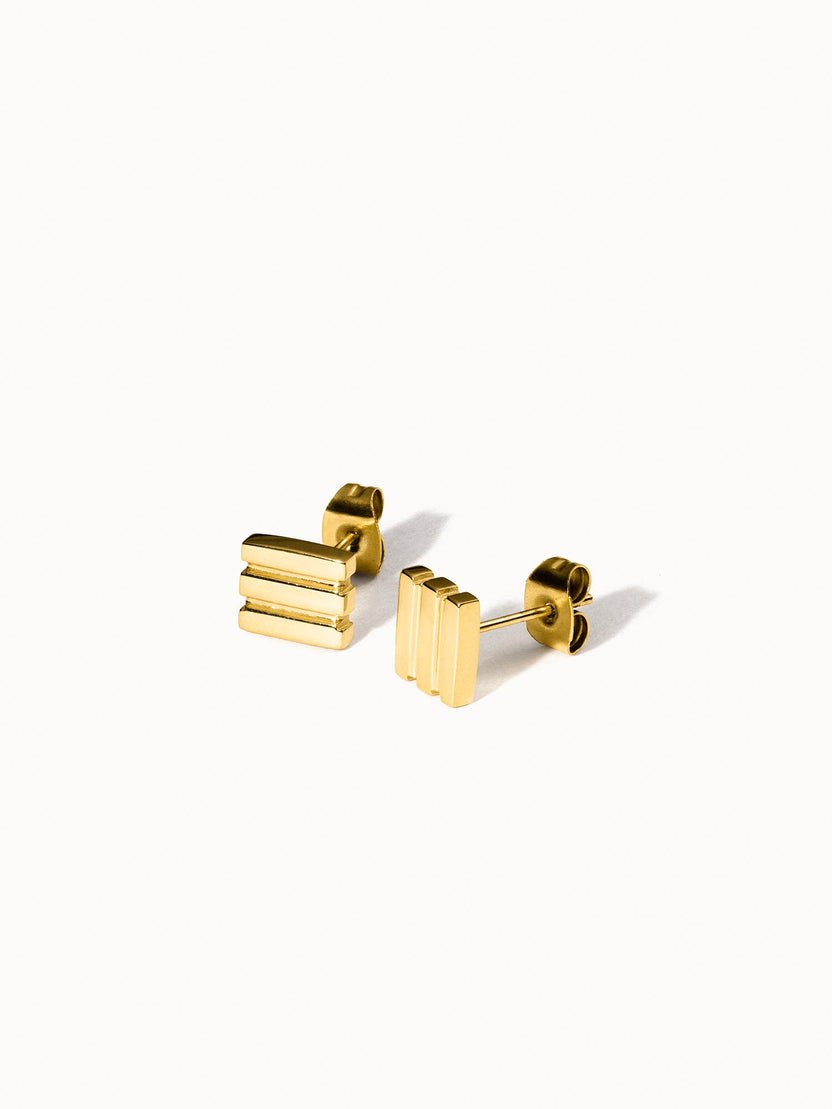 {"color":"Gold", "type":"lead_image"}