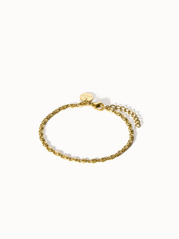 {"color":"Gold", "type":"lead_image"}