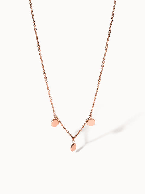 PURELEI Eternal Kette aus rosévergoldetem Edelstahl mit drei achteckigen Anhängern, elegant und feminin.