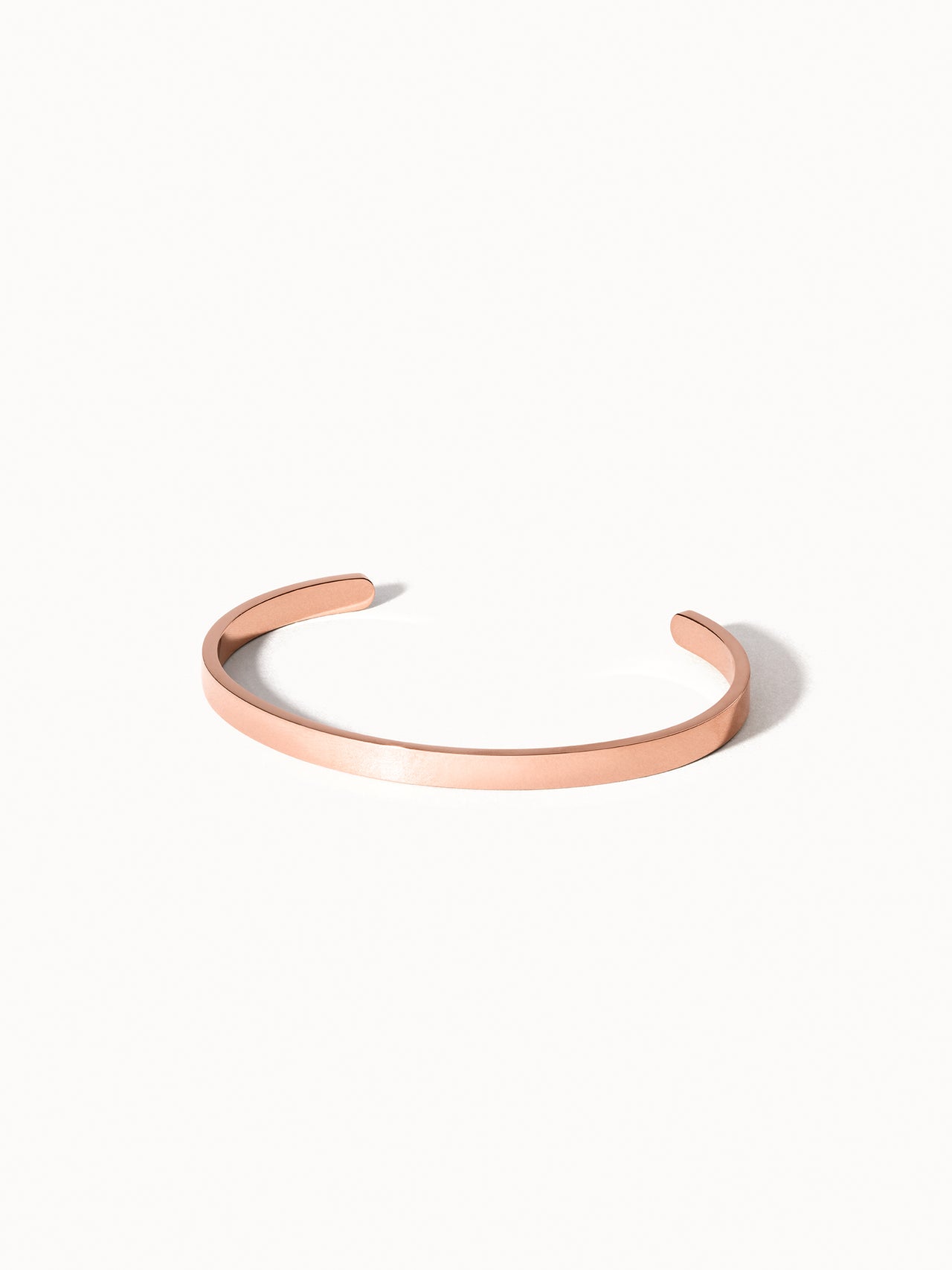 Purelei Connection Armcuff in Roségold, minimalistisch, nickelfrei, elegante Armspange vor hellem Hintergrund.