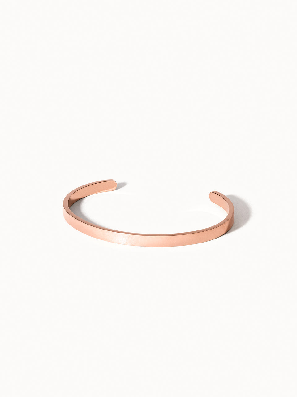 Purelei Connection Armcuff in Roségold, minimalistisch, nickelfrei, elegante Armspange vor hellem Hintergrund.