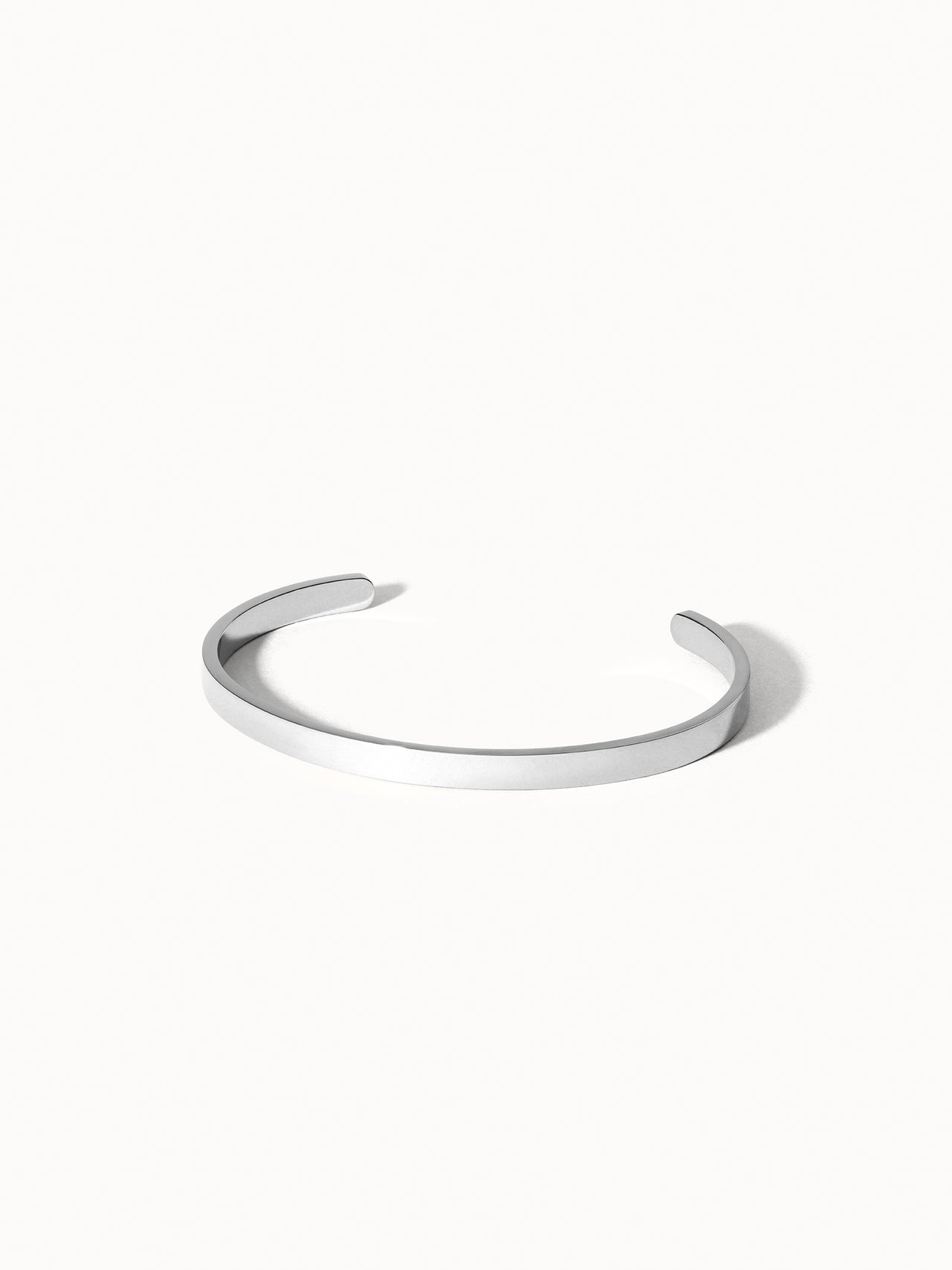 PURELEI Connection Armcuff aus nickelfreiem, silbernem Schmuck, minimalistisch und elegant, clean & zeitlos.