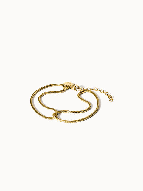 Elegantes, nickelfreies Kindness Armband in Gold mit feiner Kettengliederung von PURELEI, minimalistisch und zeitlos.