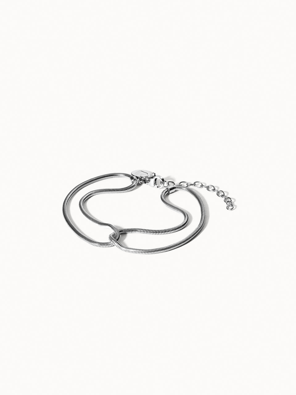 Kindness Armband von PURELEI, nickelfreies silbernes Schmuckstück mit feiner Schlangenkette, minimalistisch und elegant.