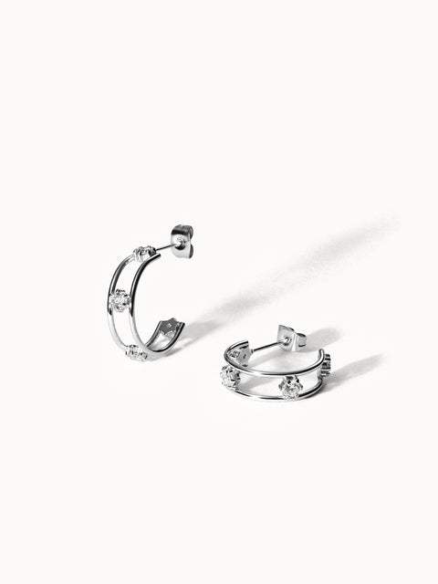 PURELEI Star Ohrringe aus silberfarbenem Metall mit funkelnden Steinen, elegant und nickelfrei gestaltet.