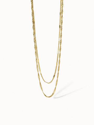 Authentische PURELEI Kette aus goldfarbenem Schmuck mit feiner Drehstruktur, elegant und zeitlos gestaltet.