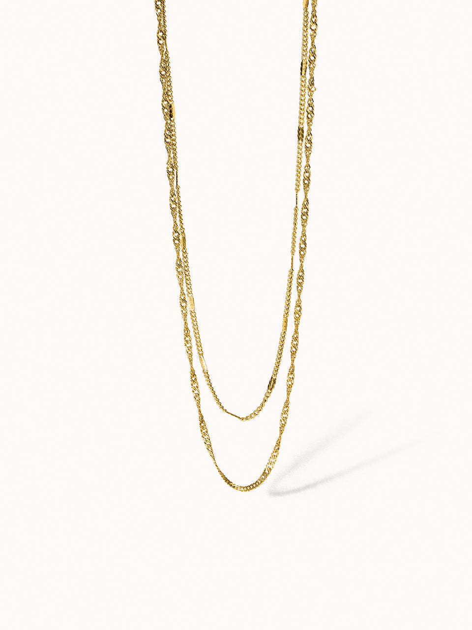 Authentische PURELEI Kette aus goldfarbenem Schmuck mit feiner Drehstruktur, elegant und zeitlos gestaltet.