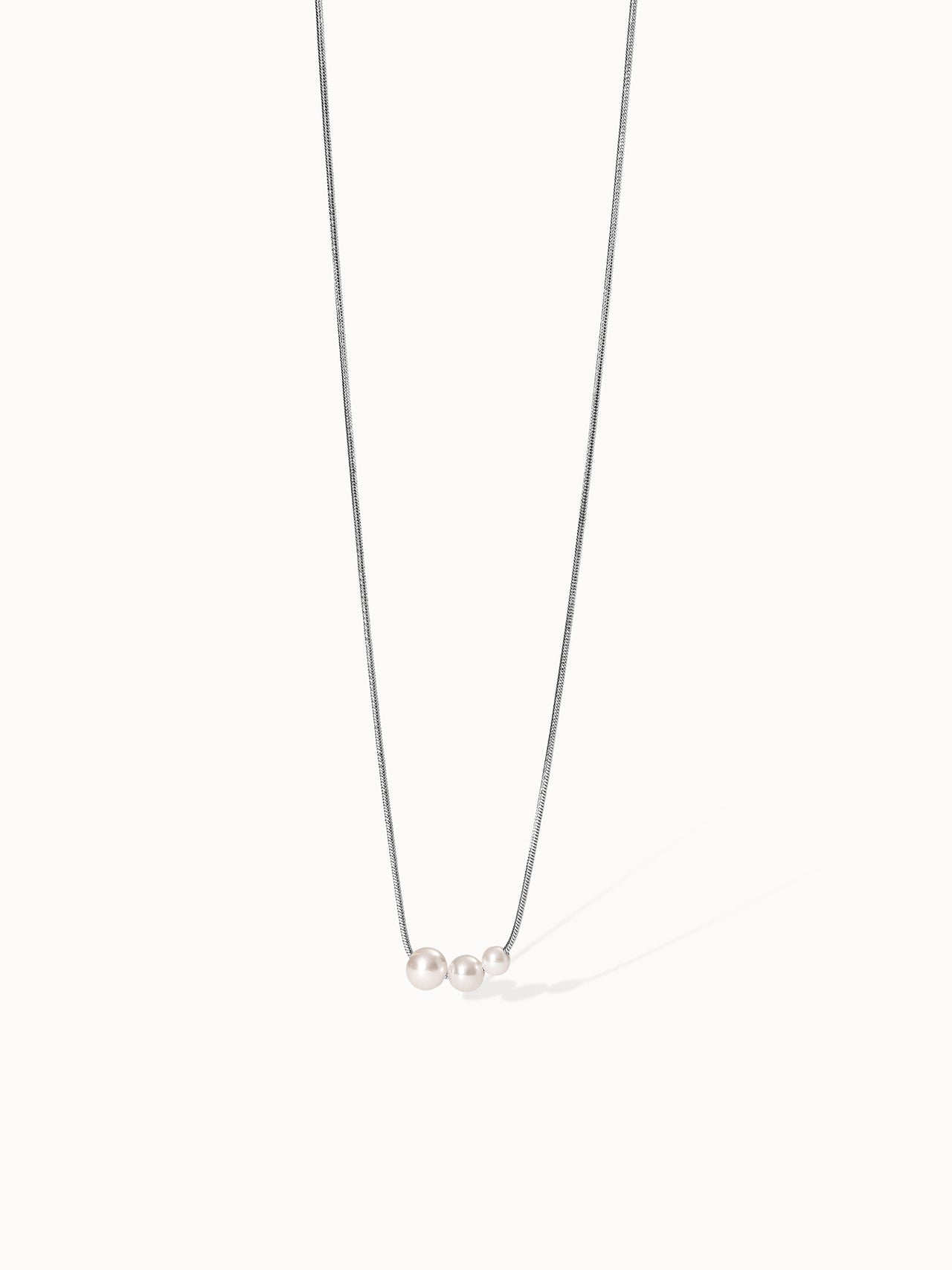 Create Memories Kette von PURELEI mit zarten Perlen an feiner silberner Kette, elegant und nickelfrei.