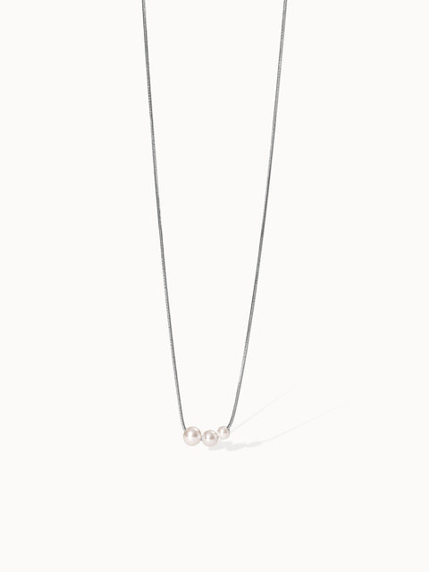 Create Memories Kette von PURELEI mit zarten Perlen an feiner silberner Kette, elegant und nickelfrei.