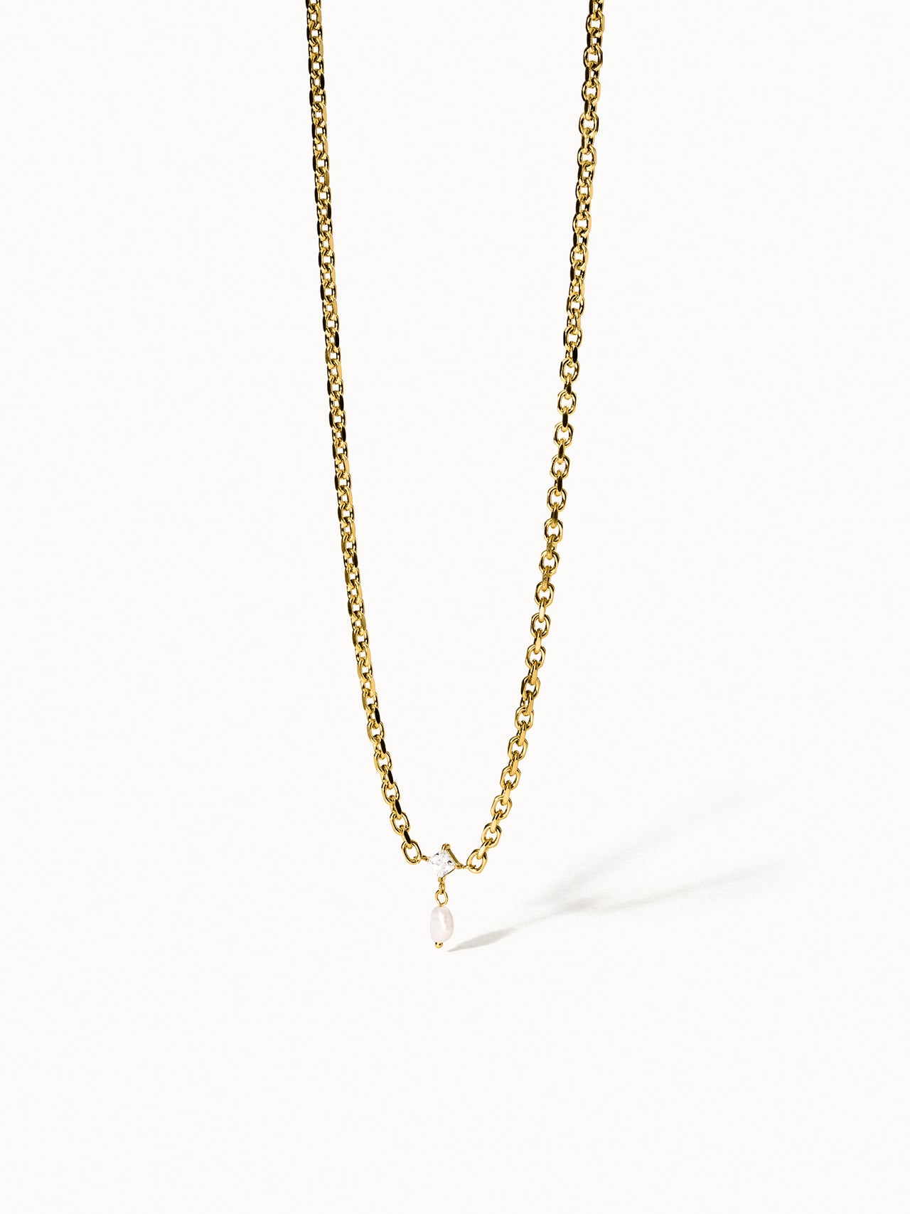 Feine goldene Create Moments Kette mit zartem Perlenanhänger, elegant und nickelfrei von PURELEI.