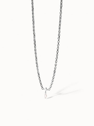Create Moments Kette von PURELEI mit silberner Kette und zartem Perlenanhänger, elegant und zeitlos gestaltet.