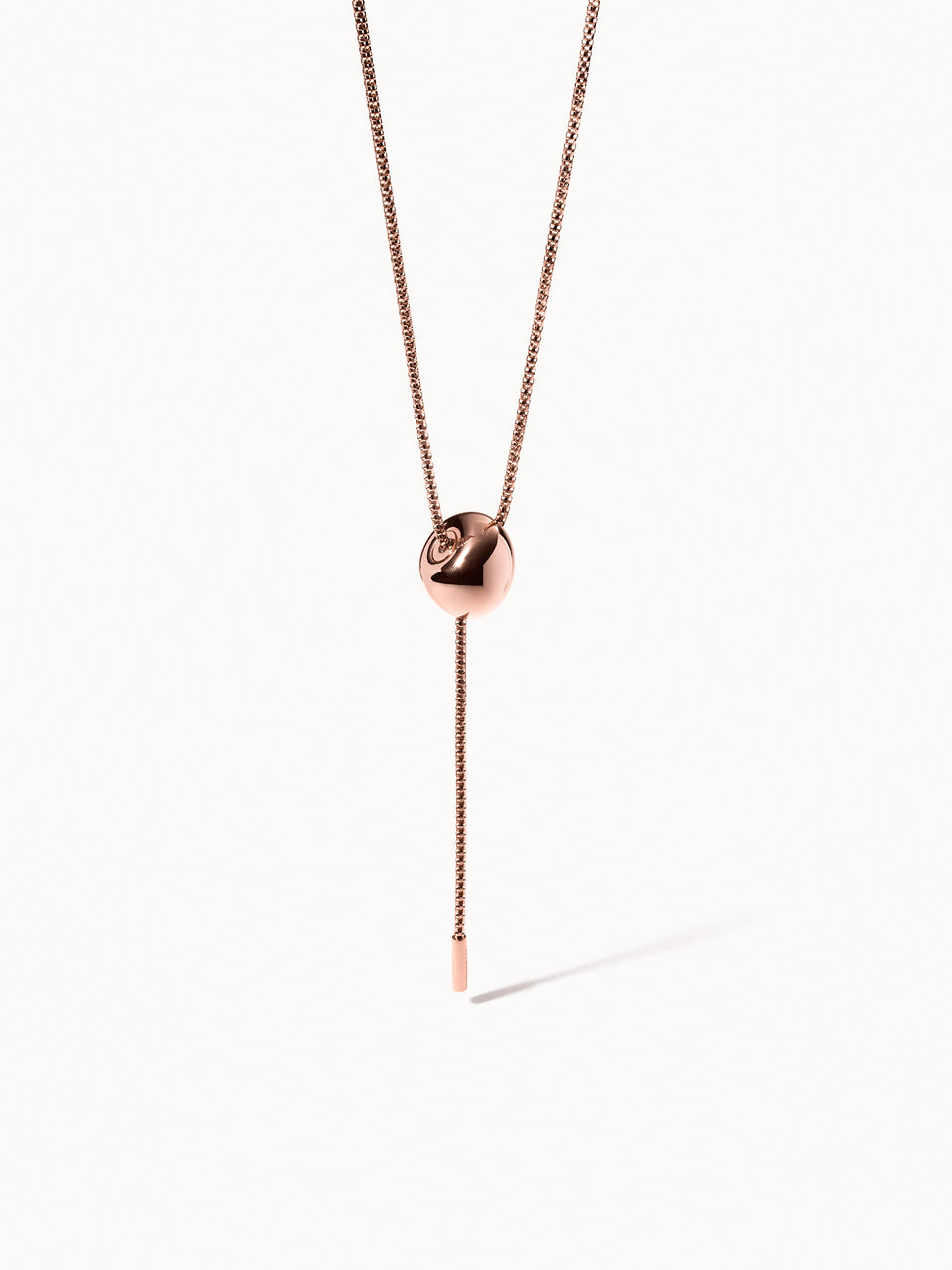 Roségoldene PURELEI Kette mit runder Perle und minimalistischer Ästhetik, elegant und modern.