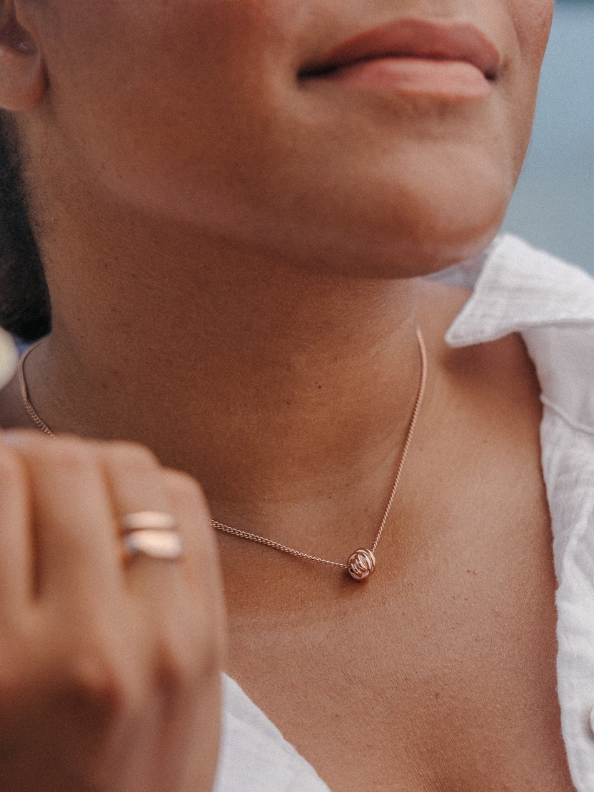 {"color":"Rosegold"}