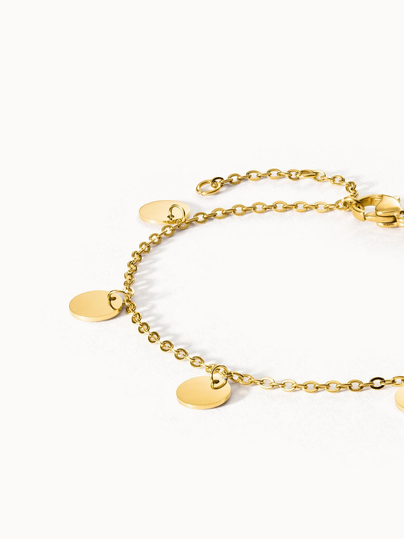 Kalea Armband aus 18K vergoldetem Edelstahl mit feinen Plättchen, elegant und leicht, PURELEI-Design.