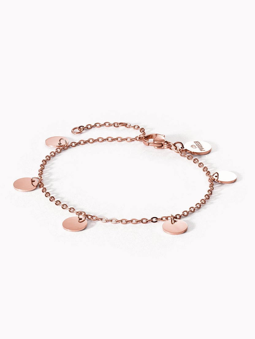 PURELEI Kalea Fusskettchen in Roségold mit fünf spiegelnden Anhängern, filigran und elegant, feminine Leichtigkeit