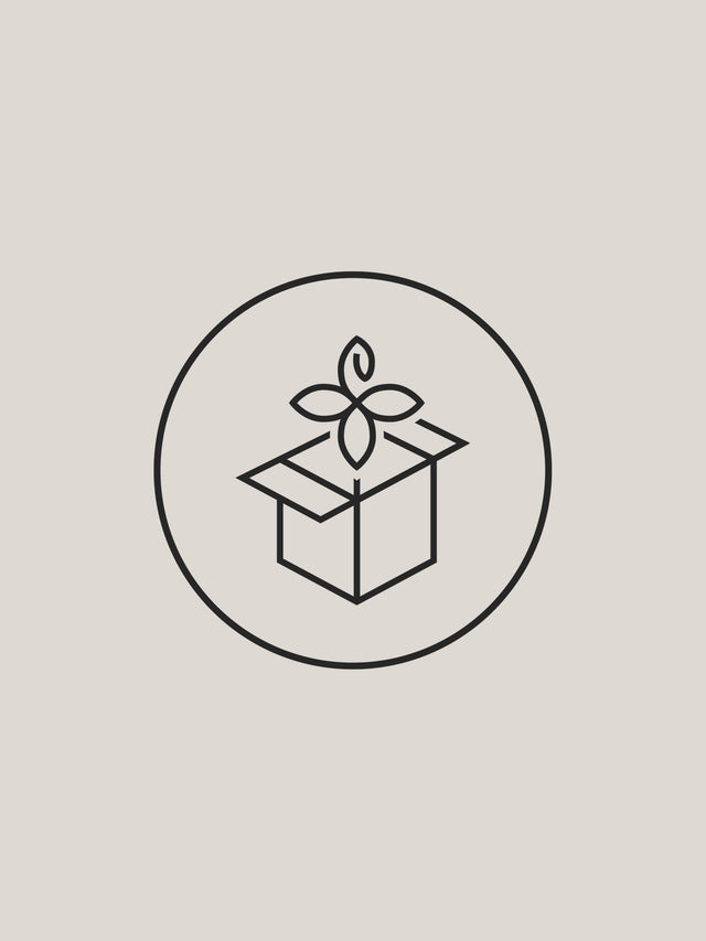 Schlichtes, schwarzes Logo von PURELEI mit Geschenkbox und Blüte in einem runden Rahmen.