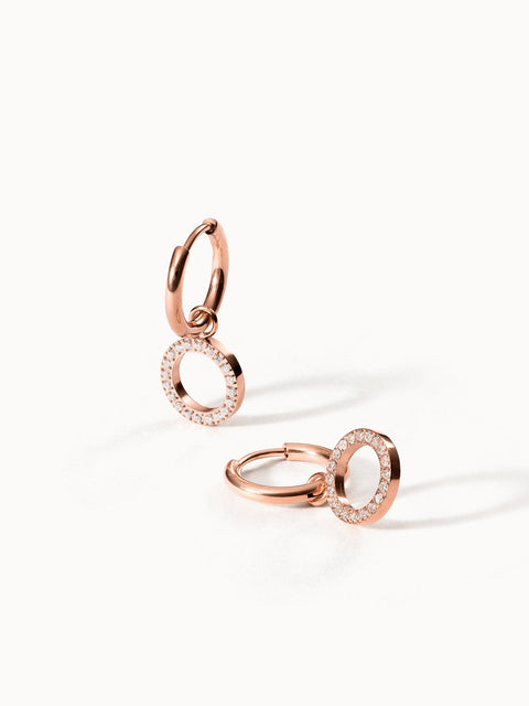 PURELEI Closed Glow Ohrringe Roségold mit Zirkonia, elegante Creolen mit funkelndem Kreis auf hellem Hintergrund