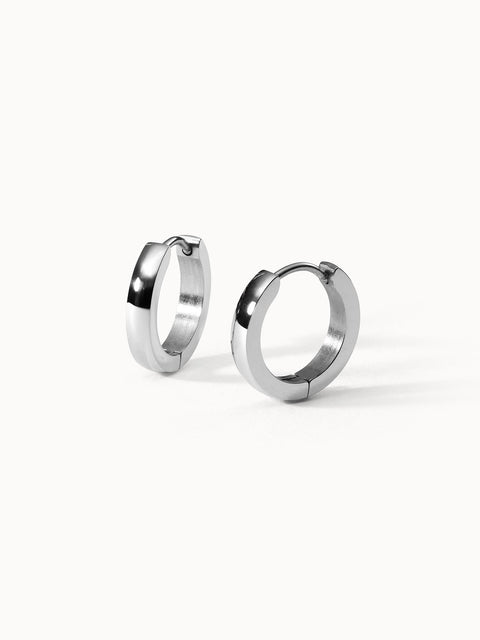 PURELEI Ike Ohrringe, nickelfreie silberne Creolen mit klarer Form, strahlen elegante Schlichtheit und zeitlose Schönheit aus.