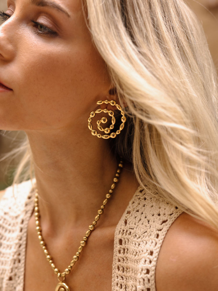 {"color":"Gold"}