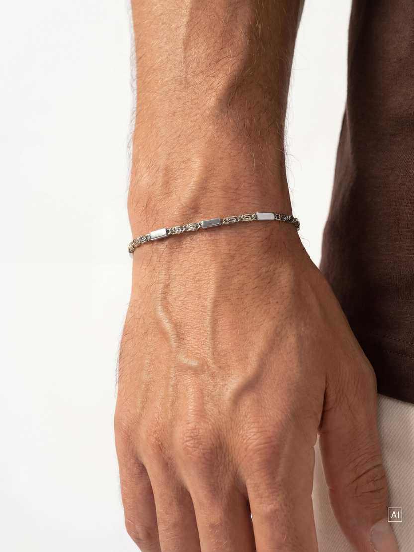 Crest Armband