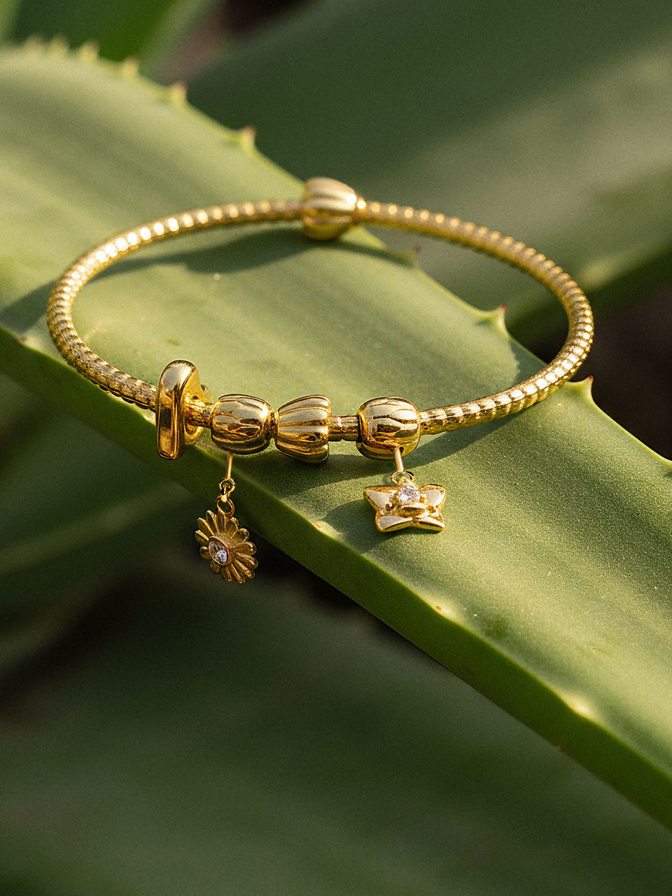 Lei Flower Stopper Charm