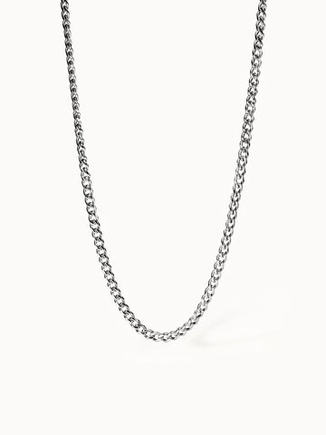 Silberne Kette mit glänzendem Design, elegant und modern, von PURELEI.