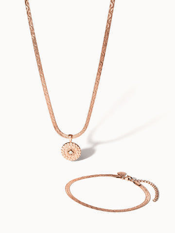 Roségoldene Kette und Armband von PURELEI mit filigranem Design, elegant und feminin.