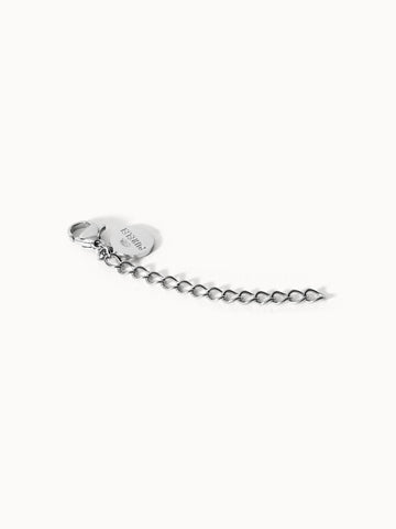 Extender Universal Kette aus silberfarbenem Edelstahl mit feiner Kettengliederung, minimalistisch und elegant von PURELEI.
