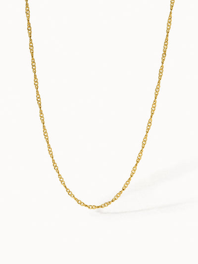 PURELEI Kaula Kette in 18K Gold mit feinem, gedrehtem Design, schlichte Eleganz für jeden Look.
