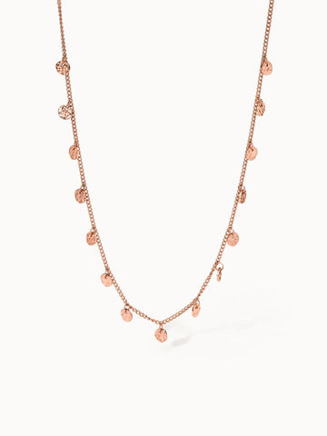 PURELEI Malihini Kette in Roségold mit geprägten Mini-Coins, zeitloses Layering-Piece voller Insel-Charme.