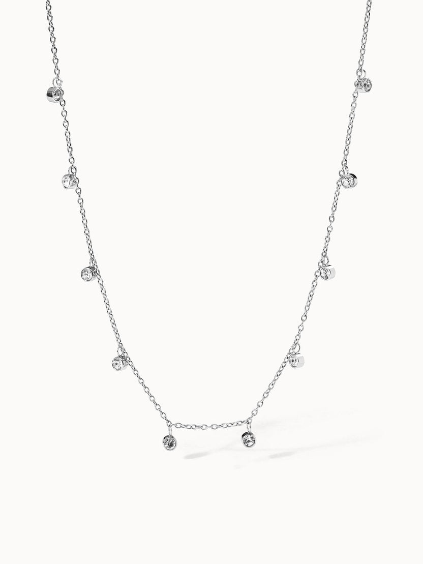 Feingliedrige PURELEI Nani Kette aus silberfarbenem Edelstahl mit weißen Zirkonia, elegant und zeitlos.