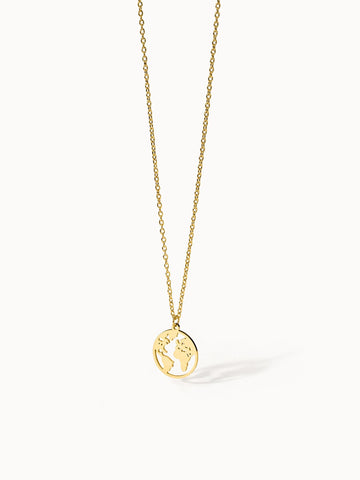 PURELEI World Map Kette aus 18K Gold Edelstahl mit filigranem Weltkarten-Anhänger, elegant und zeitlos.