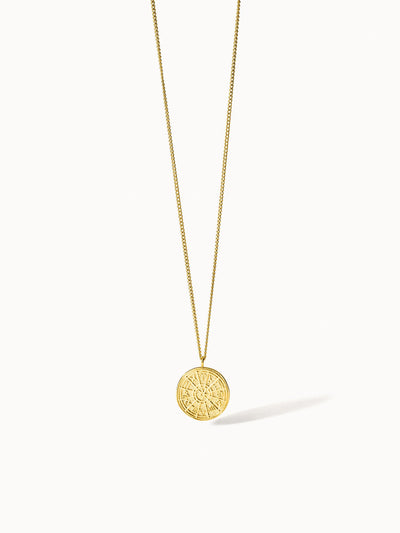 Zodiac Kette von PURELEI, Gold Edelstahl, feiner Sternzeichen-Anhänger, elegant und warm im klaren Licht.