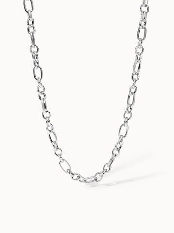 PURELEI Fashion Show Kette aus nickelfreiem silbernem Edelstahl mit strukturierten Gliedern, elegant und vielseitig.